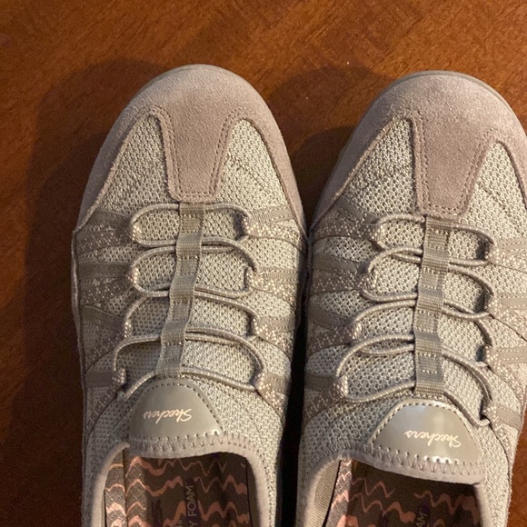 Skechers Women's sz 10 Relaxed Fit, Air Cooled Memory Foam Sneakers - Picture 10 of 11